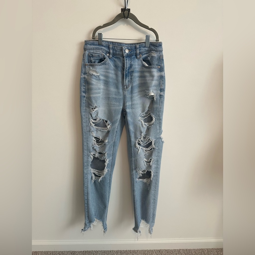 American Eagle Torn Boyfriend Jeans, size 4 regular